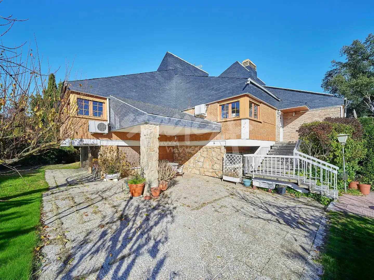 Exterior view of Houses for sale in Las Rozas de Madrid  with Air Conditioner, Heating and Private garden