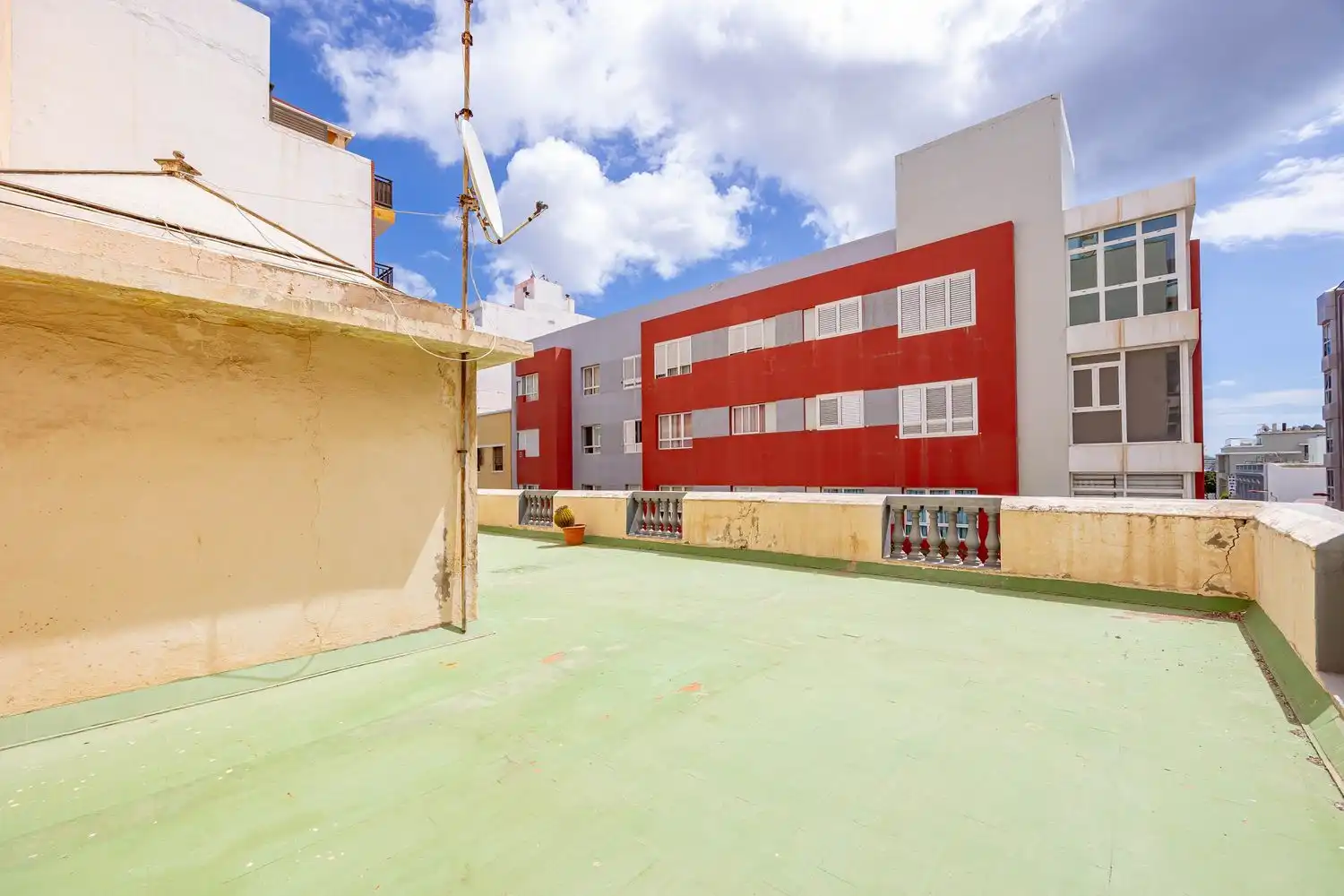 Vista exterior de Piso en venta en Las Palmas de Gran Canaria con Balcón