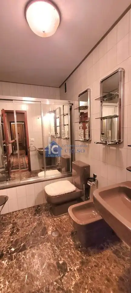 Baño de Piso en venta en Ourense Capital  con Calefacción y Amueblado