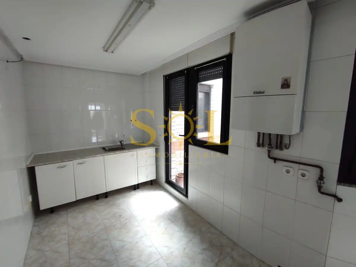 Dúplex amb ascensor en venda a Avenida de los Reyes Leoneses 10, imagen 3