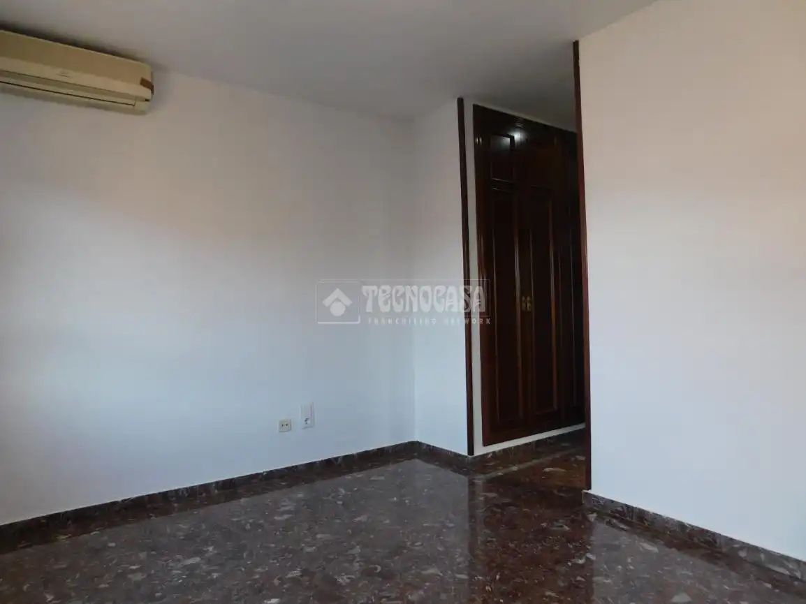 Bedroom of Flat for sale in Zaragoza  with Air Conditioner, Heating and Terrace