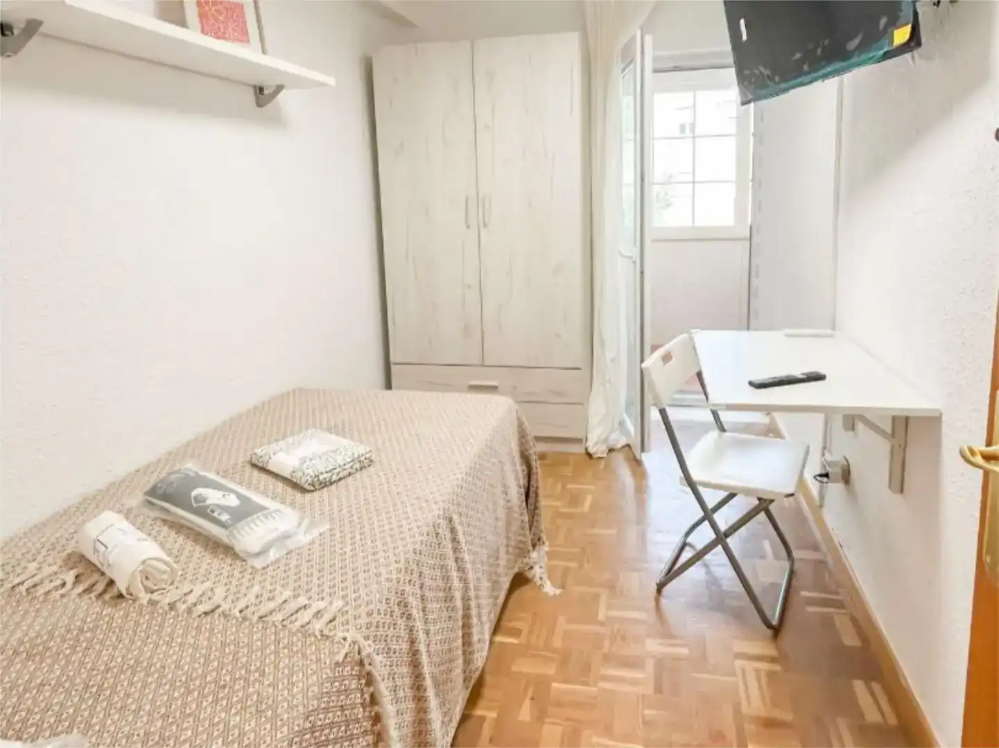 Bedroom of Flat for share in Coslada  with Furnished