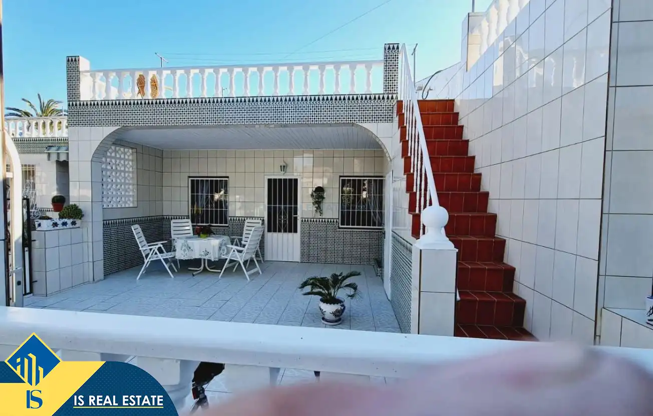 Vista exterior de Casa adosada en venta en Torrevieja con Calefacción, Terraza y Amueblado