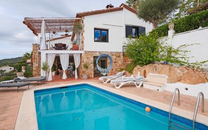 Piscina de Casa o xalet en venda en Castell-Platja d'Aro amb Aire condicionat, Calefacció i Jardí privat
