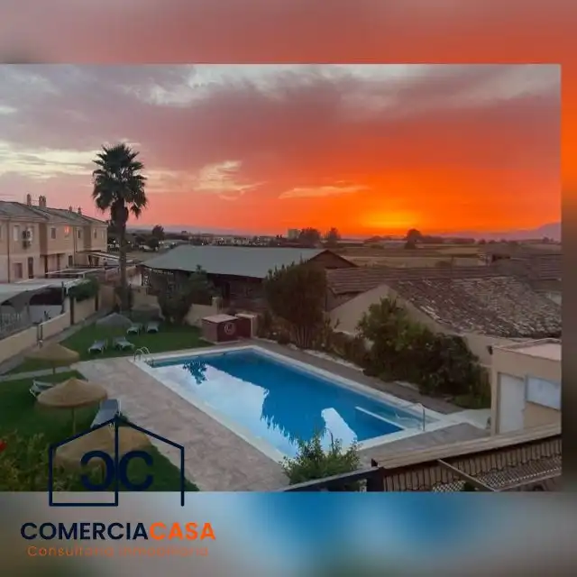 Piscina de Casa adosada en venda en Vegas del Genil amb Aire condicionat, Calefacció i Terrassa