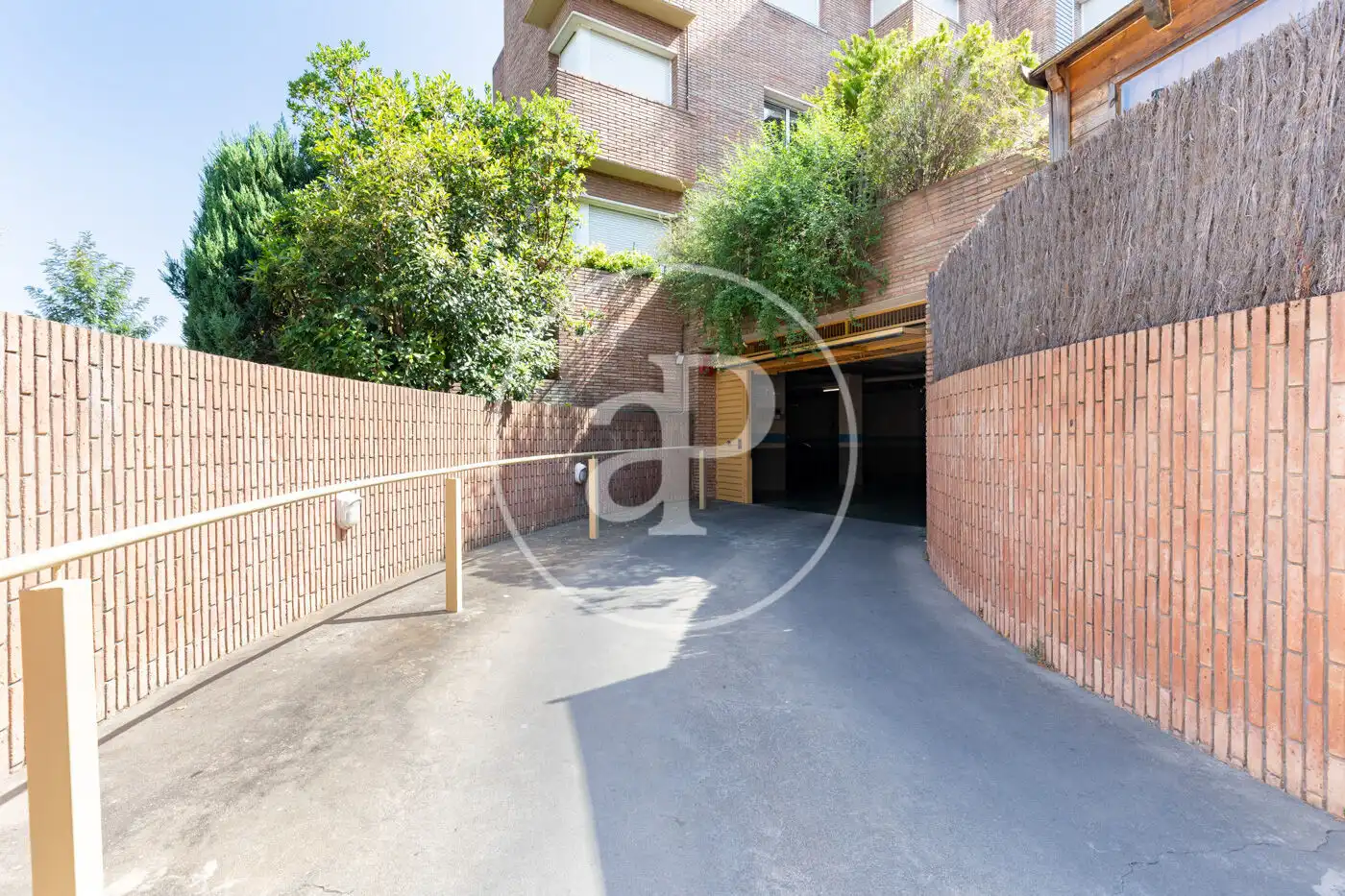 Vista exterior de Pis en venda en Sant Cugat del Vallès amb Aire condicionat, Calefacció i Jardí privat