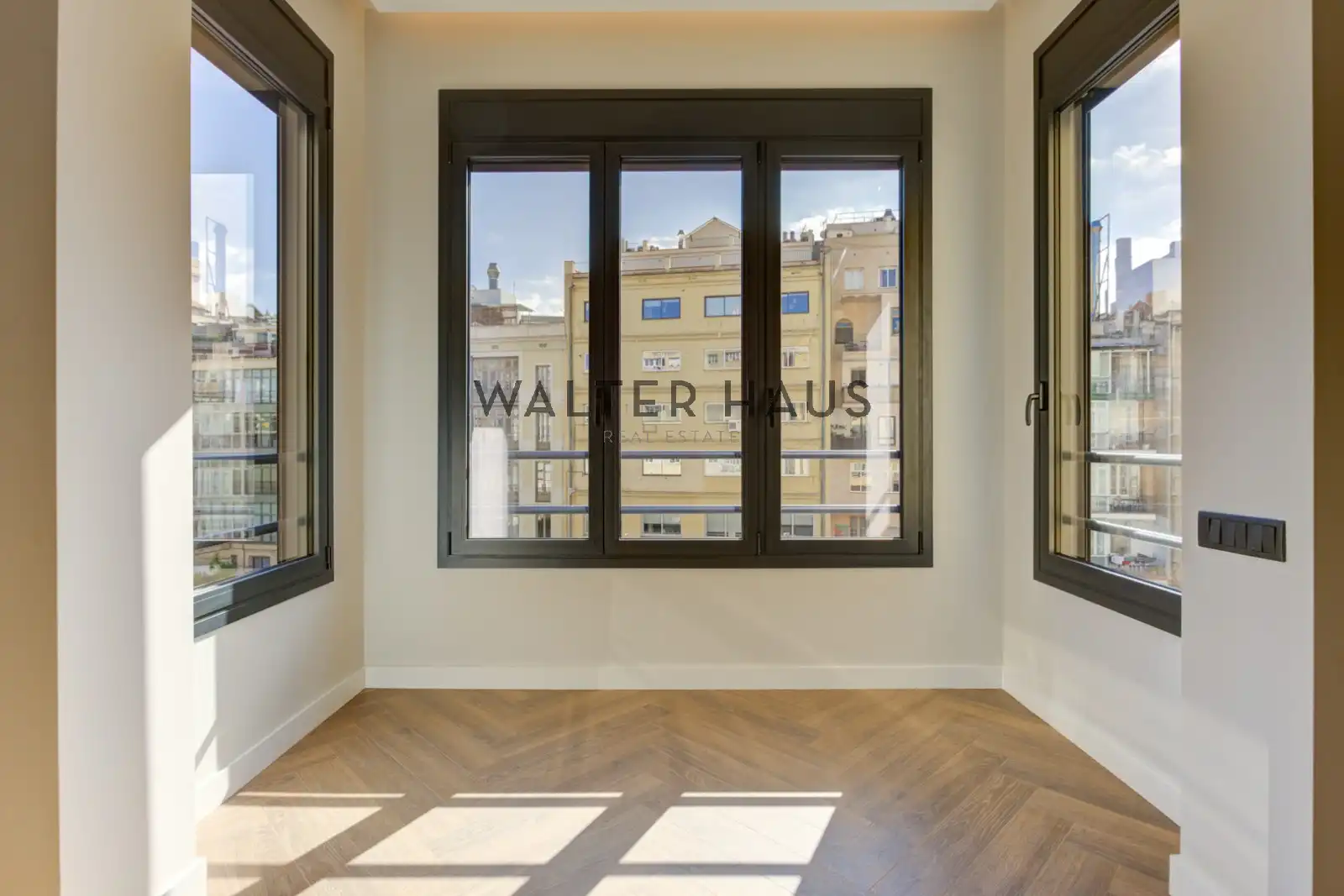 Bedroom of Flat for sale in Barcelona  with Air Conditioner, Heating and Oven