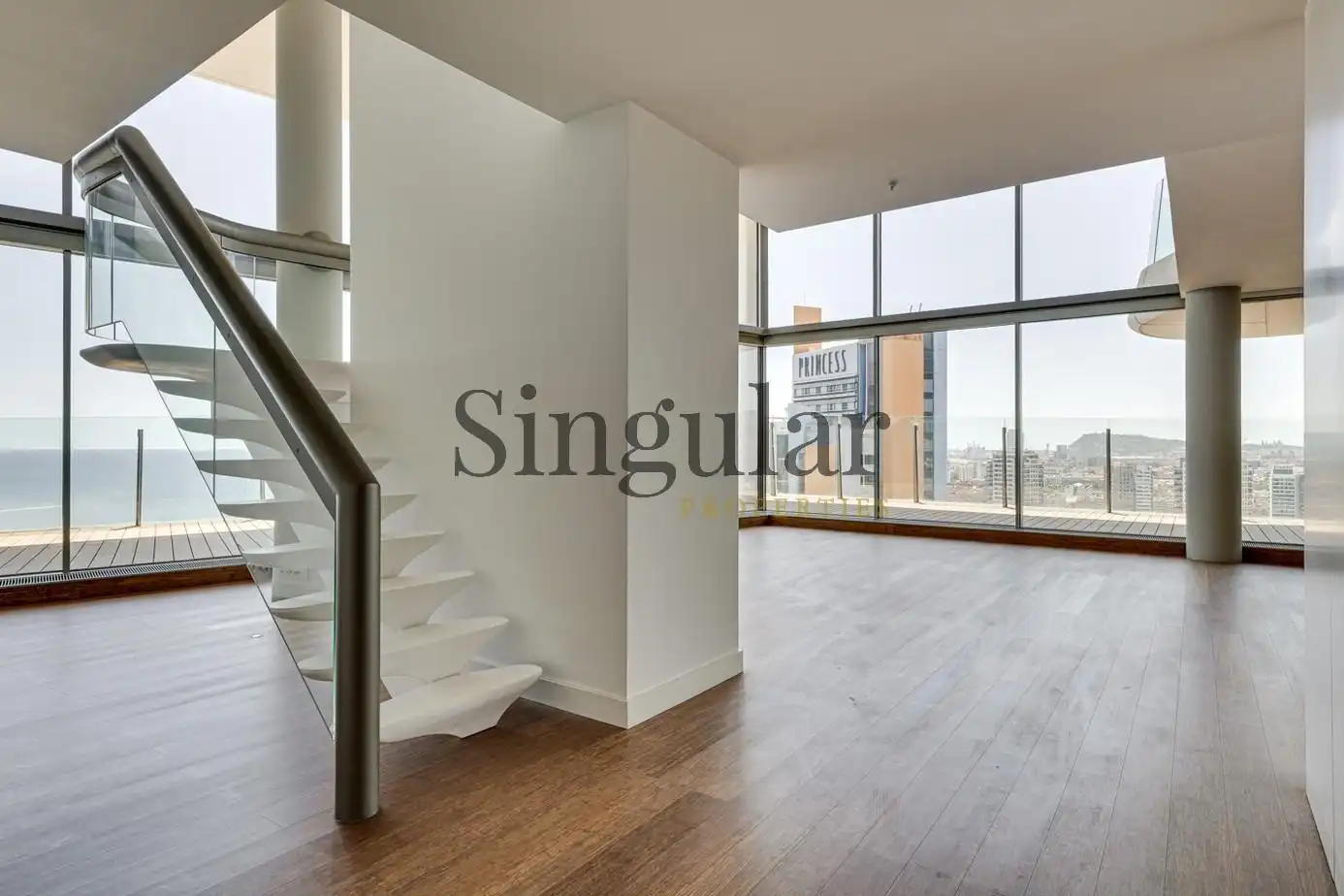 Living room of Duplexes for sale in Barcelona  with Heating, Parquet flooring and Terrace