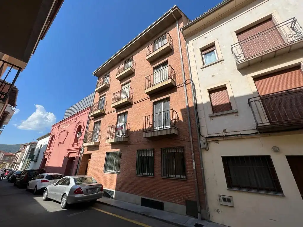 Vista exterior de Edificio en venta en El Barco de Ávila 