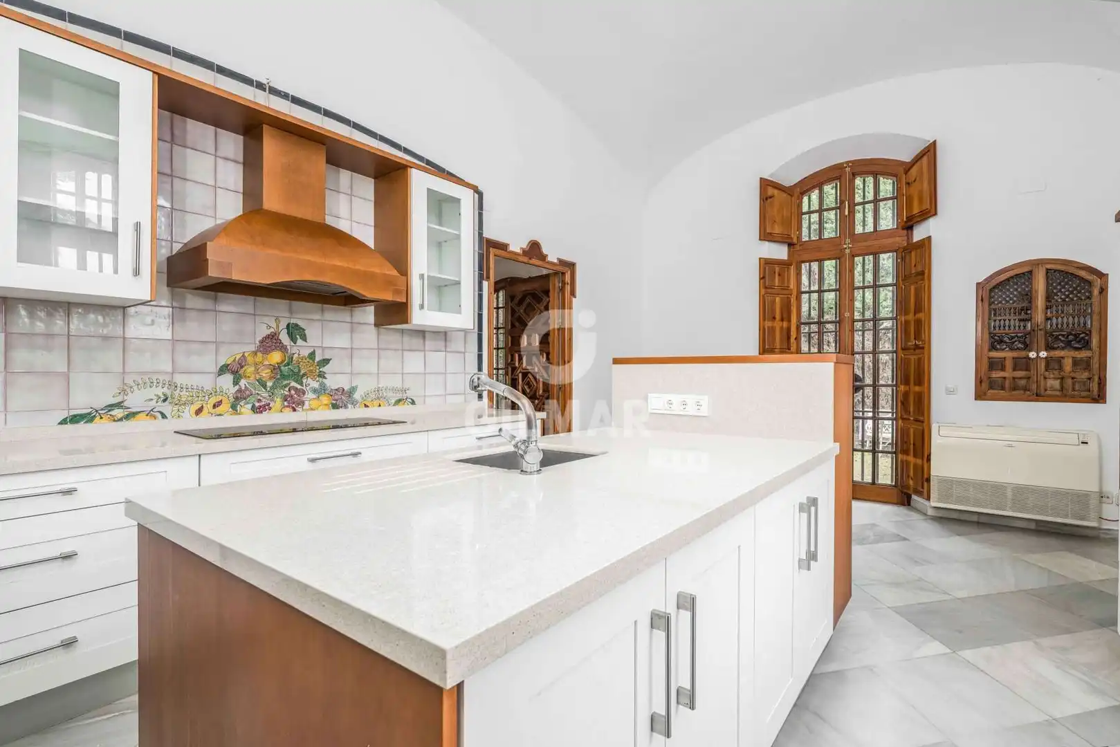 Cocina de Casa o chalet en venta en Valencina de la Concepción con Calefacción, Jardín privado y Piscina
