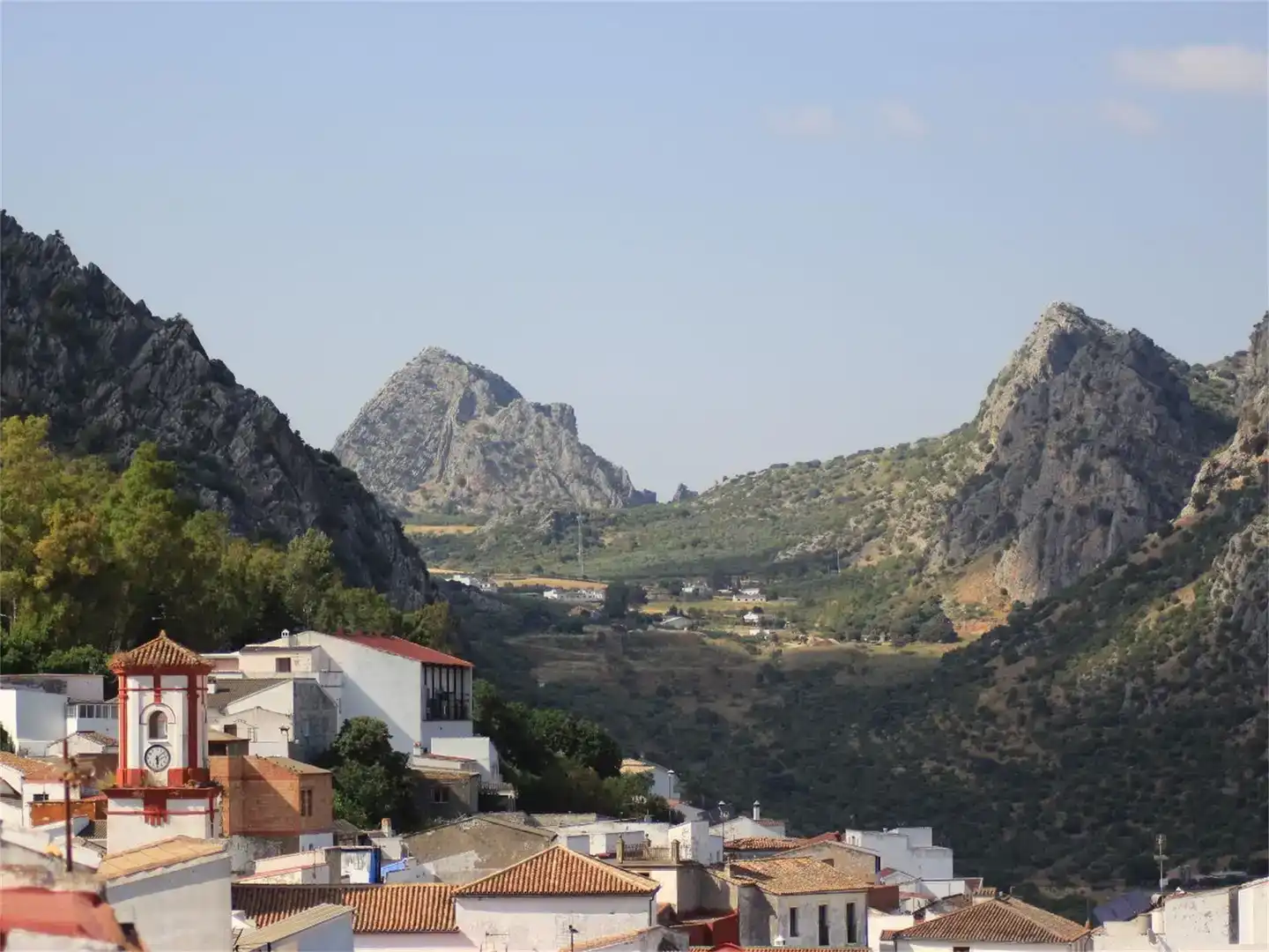 Vista exterior de Casa adosada en venda en Benaoján amb Aire condicionat i Balcó