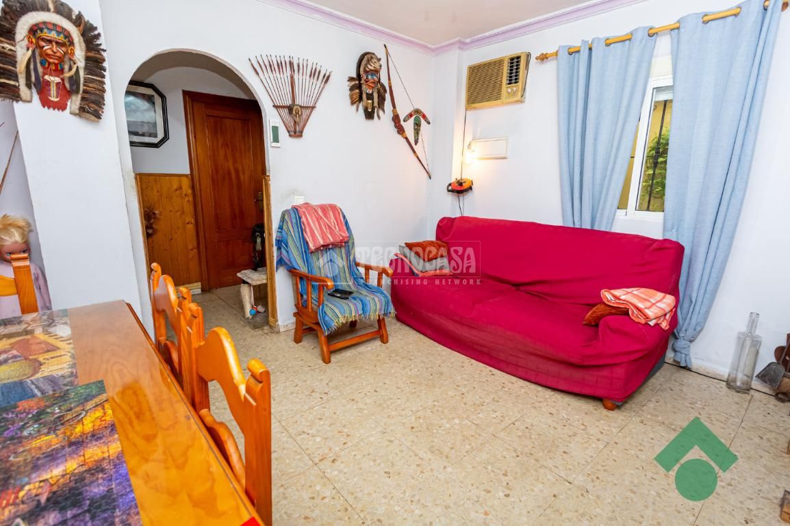 Living room of Single-family semi-detached for sale in Algeciras  with Terrace and Storage room