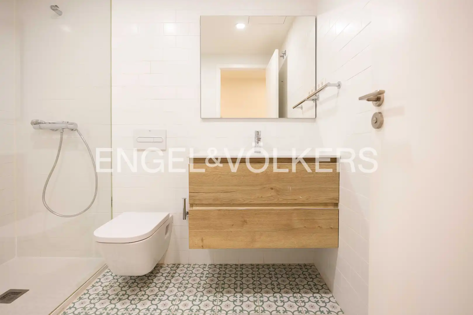 Bathroom of Flat for sale in Barcelona  with Air Conditioner, Heating and Private garden