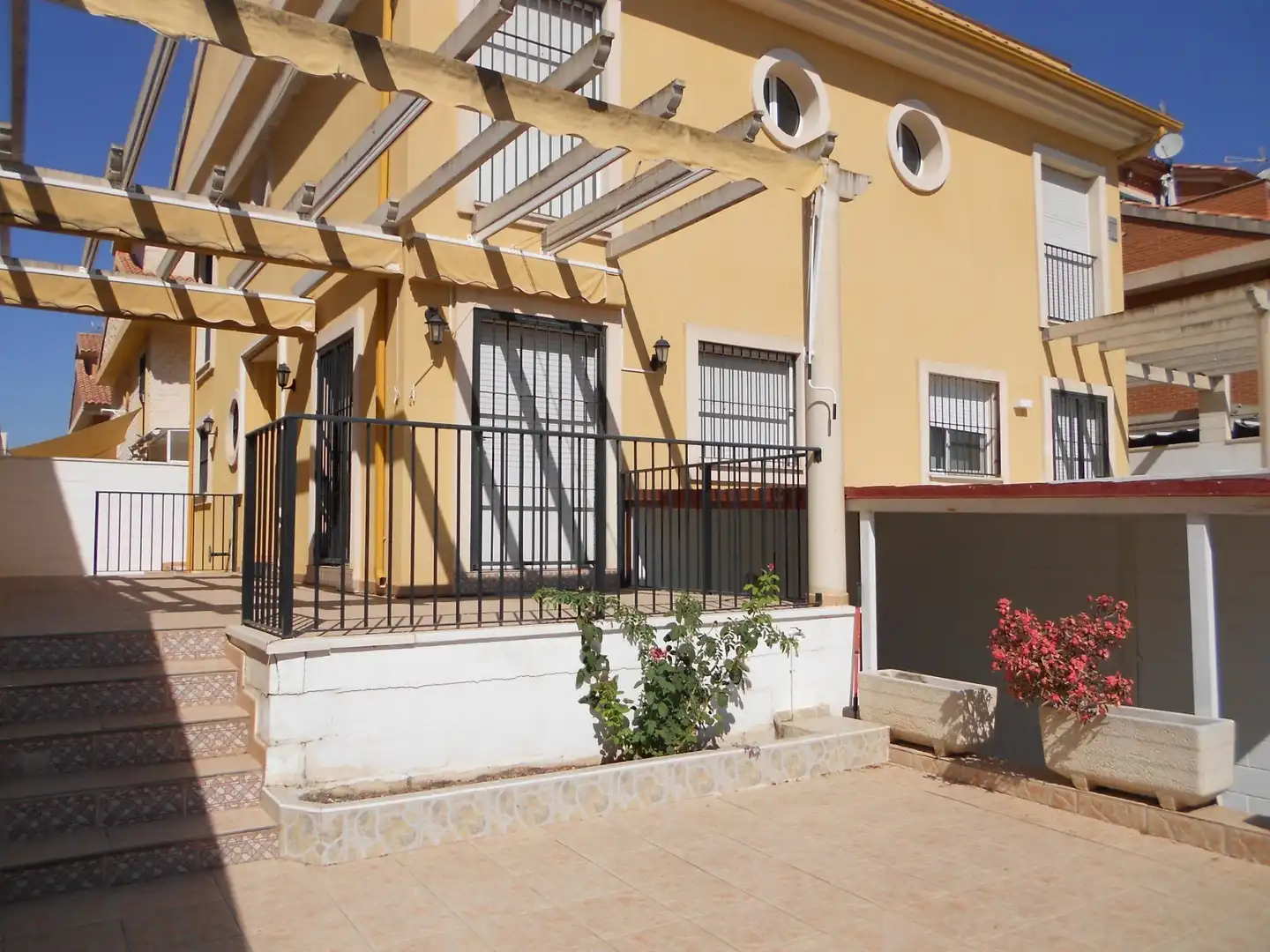 Vista exterior de Casa adosada en venda en Murcia amb Aire condicionat, Calefacció i Jardí privat