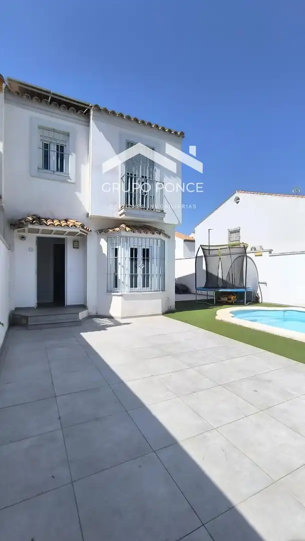 Exterior view of Detached homes for sale in Jerez de la Frontera  with Air Conditioner, Swimming Pool and Furnished