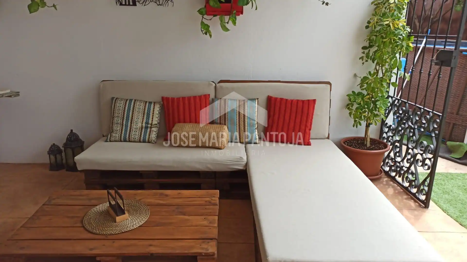 Living room of Houses for sale in Jerez de la Frontera  with Air Conditioner, Heating and Private garden