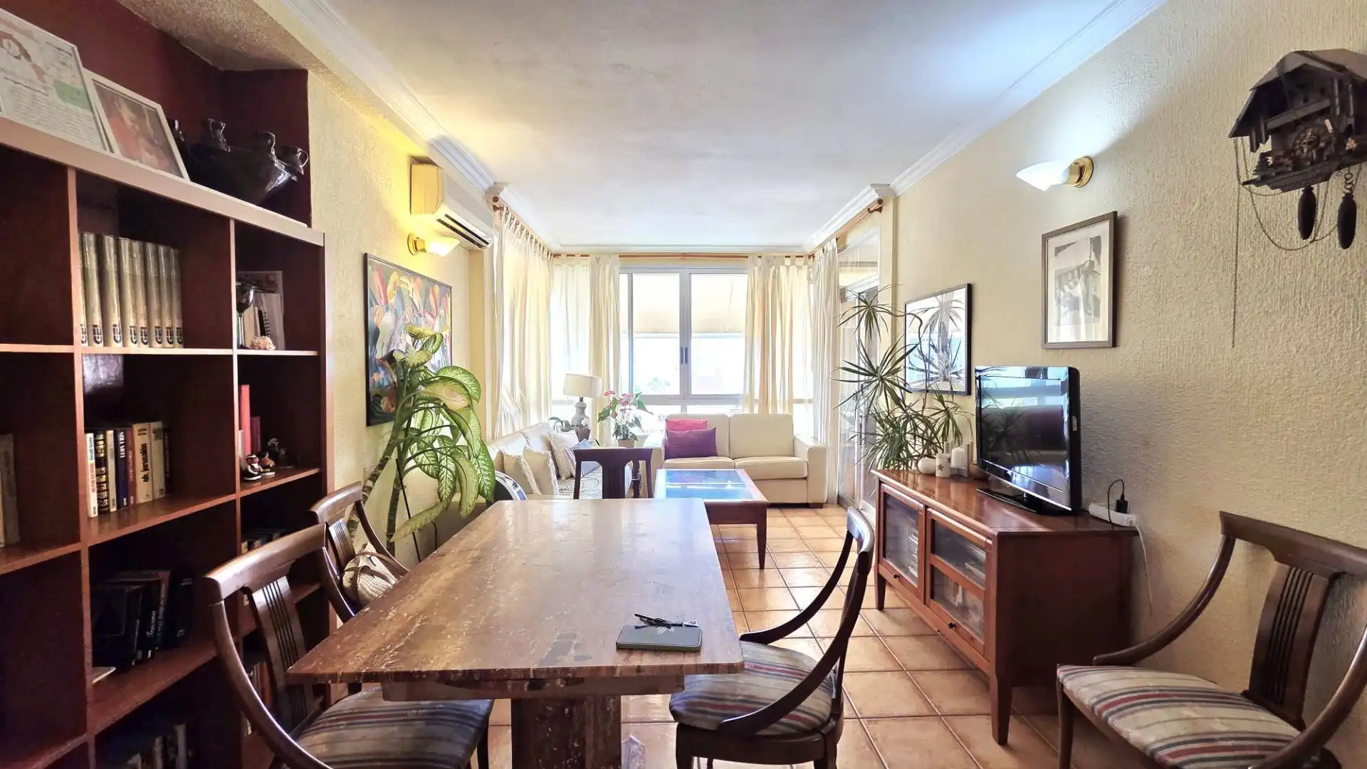 Comedor de Piso en venta en Benidorm con Aire acondicionado, Terraza y Piscina comunitaria