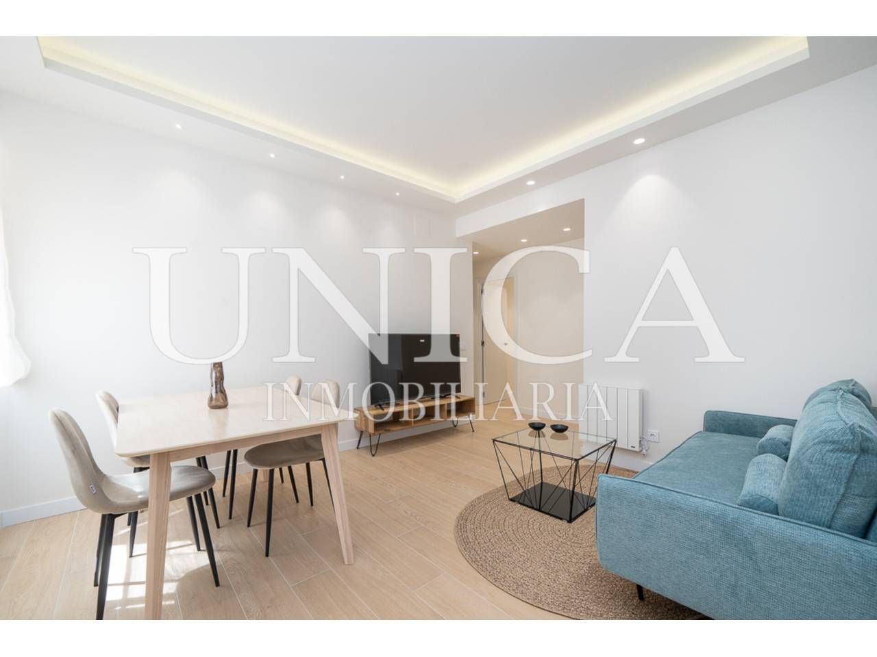 Sala de estar de Piso en venta en  Madrid Capital con Calefacción, Amueblado y Alarma