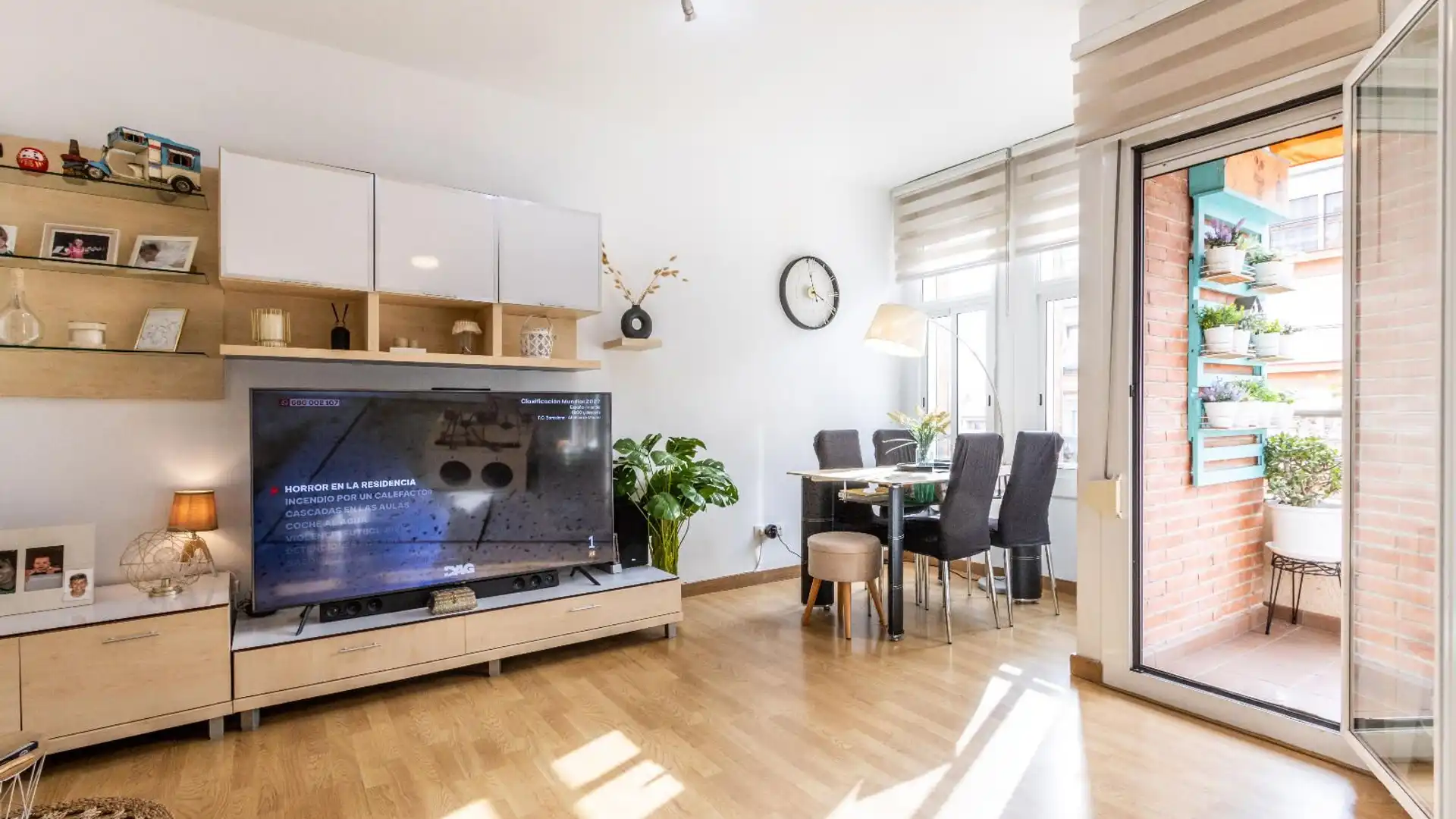 Living room of Flat for sale in Sabadell  with Air Conditioner, Heating and Parquet flooring