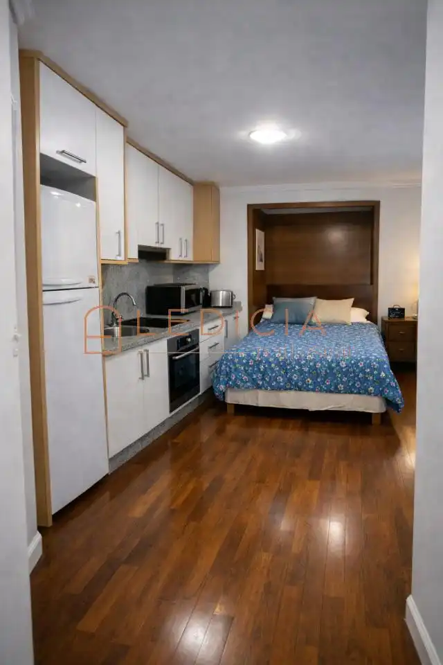 Cocina de Estudio en venta en Vigo  con Calefacción, Parquet y Amueblado