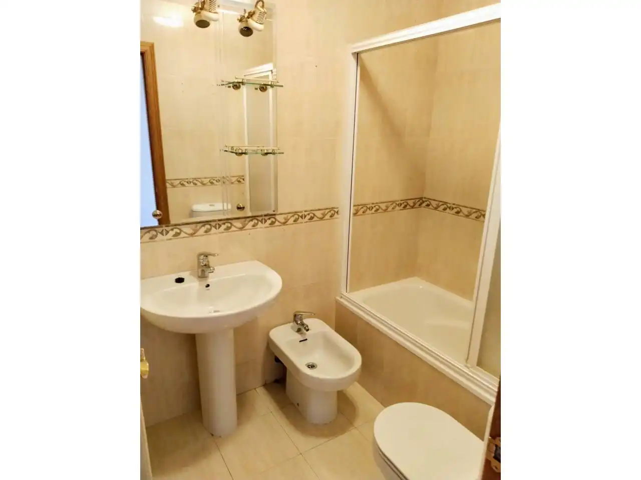 Baño de Piso en venta en Burgos con Calefacción y Amueblado