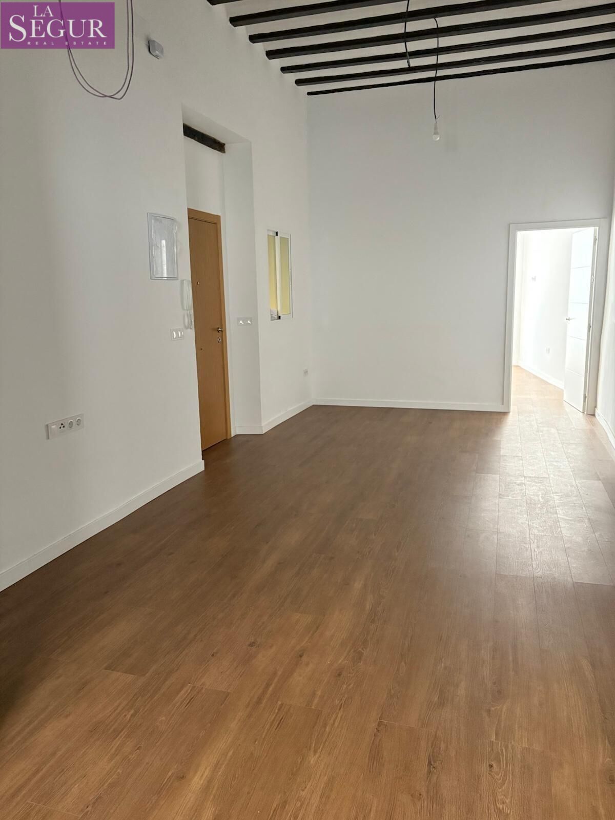 Piso en venta en  Cádiz Capital con Balcón