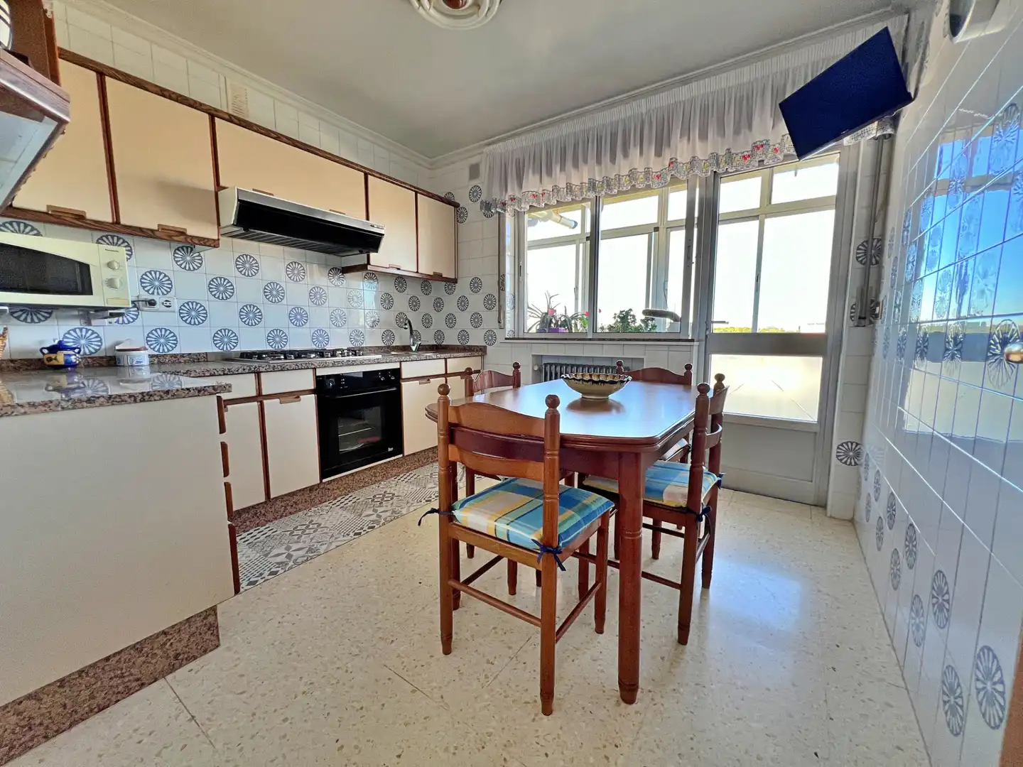 Cocina de Piso en venta en Lugo con Calefacción, Jardín privado y Parquet