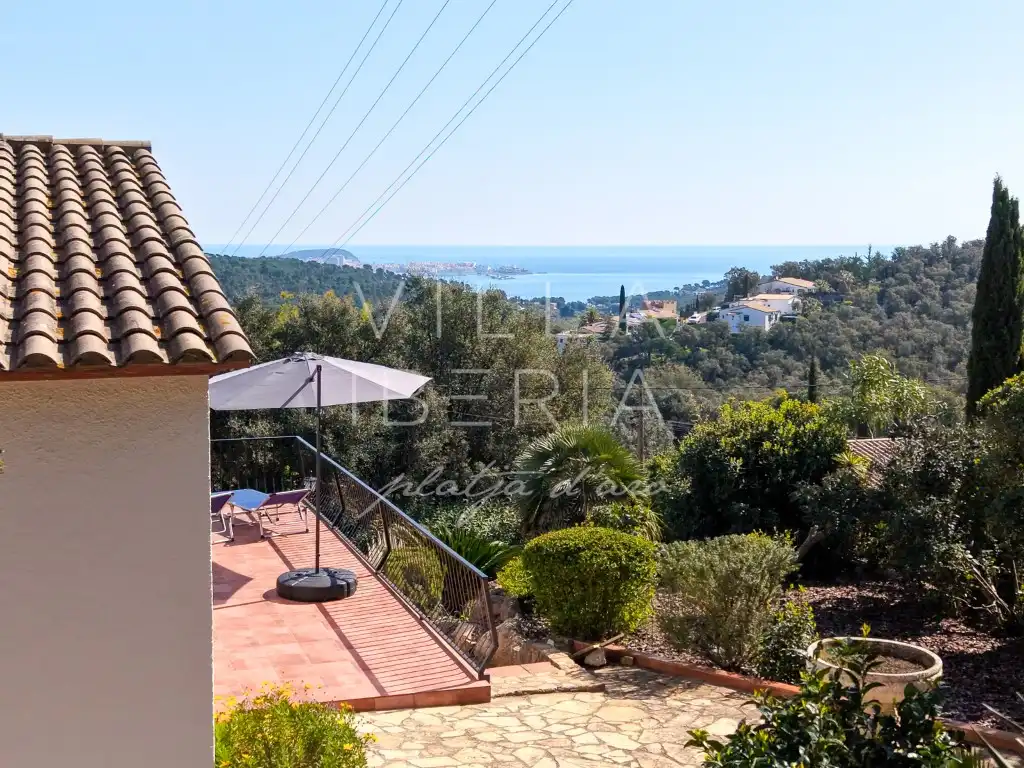 Vista exterior de Casa o chalet en venta en Castell d'Aro, Platja d'Aro i s'Agaró con Aire acondicionado, Calefacción y Jardín privado