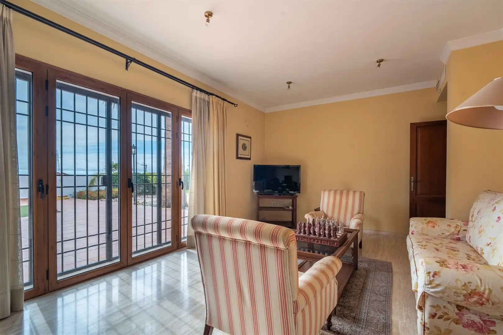 Sala d'estar de Casa o xalet en venda en Málaga amb Terrassa