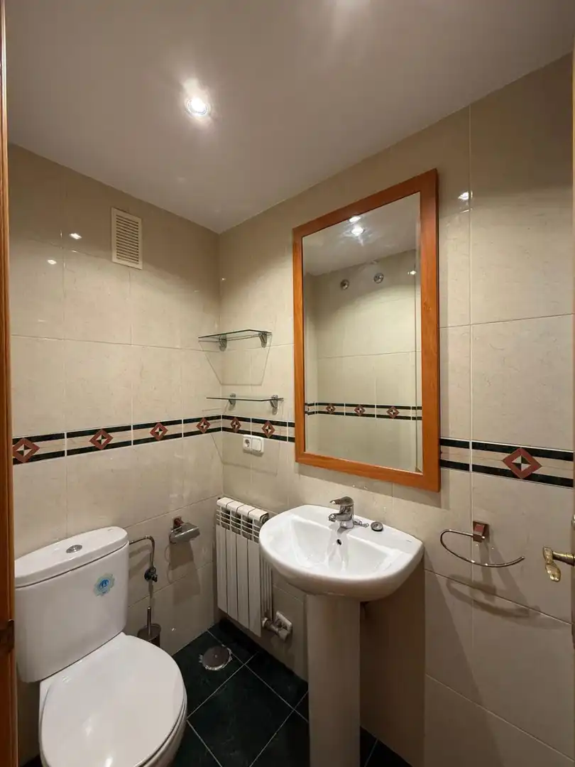Baño de Piso de alquiler en Salamanca con Calefacción, Amueblado y Balcón