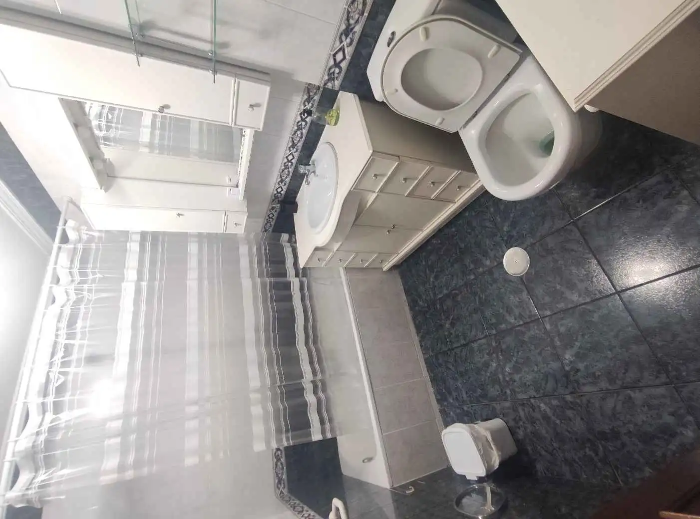 Bany de Pis de lloguer en Ourense Capital  amb Calefacció, Moblat i Balcó