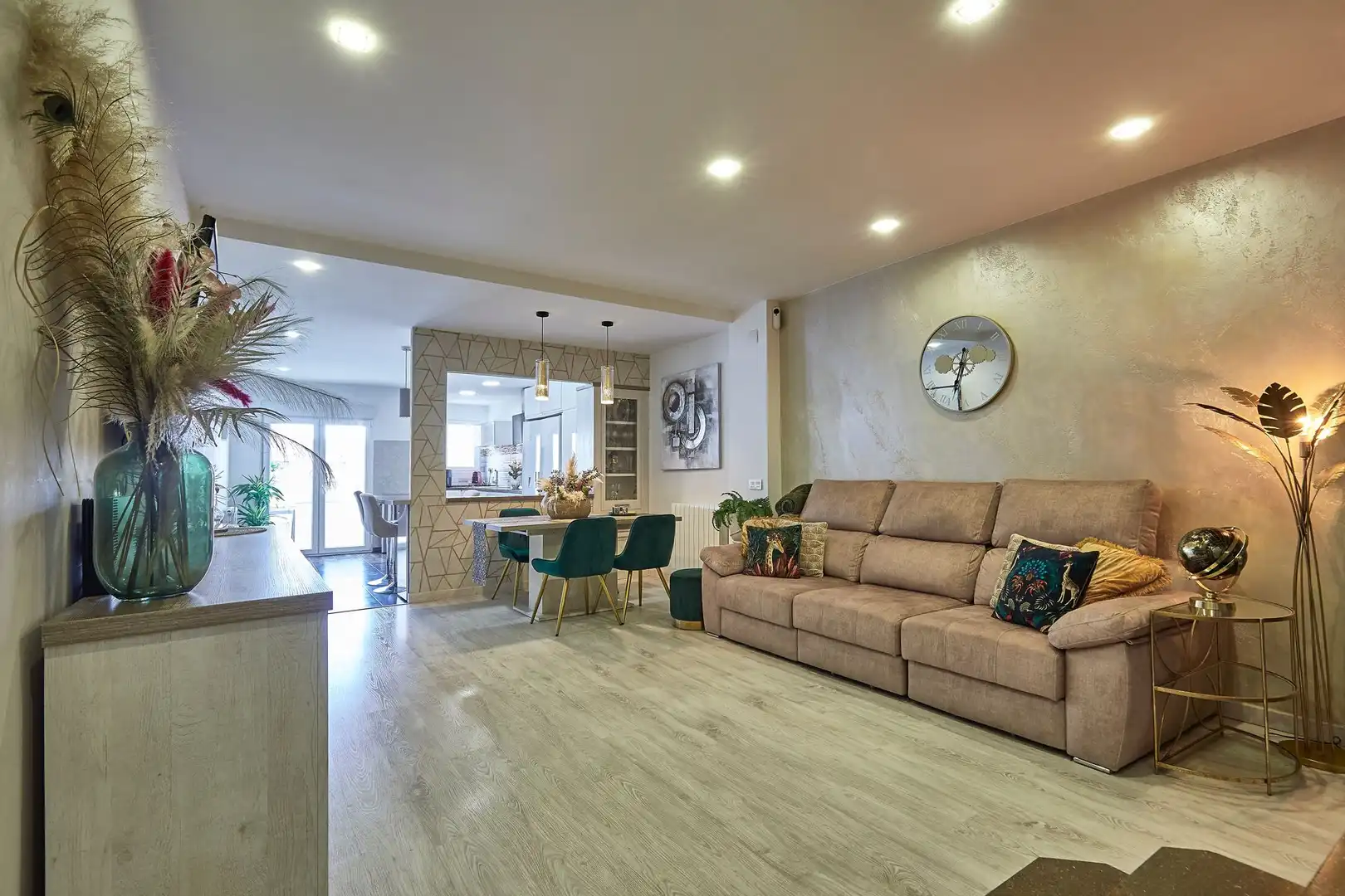 Sala de estar de Casa adosada en venta en Terrassa con Aire acondicionado, Calefacción y Parquet