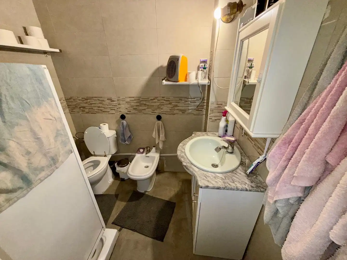 Badezimmer von Country house zum Verkauf in Enix