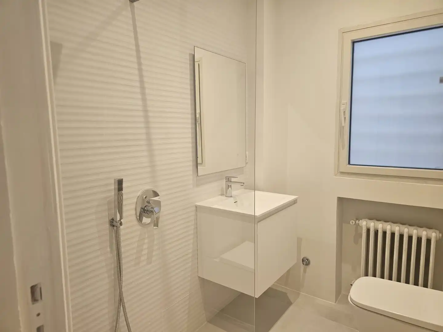 Badezimmer von Wohnung zur Miete in Madrid mit Klimaanlage, Heizung und Parkett