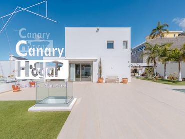Casa amb piscina en venda a Calle Melilla