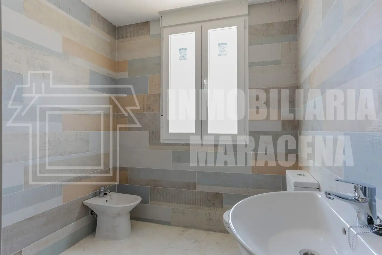 Casa adosada en venta en Láchar