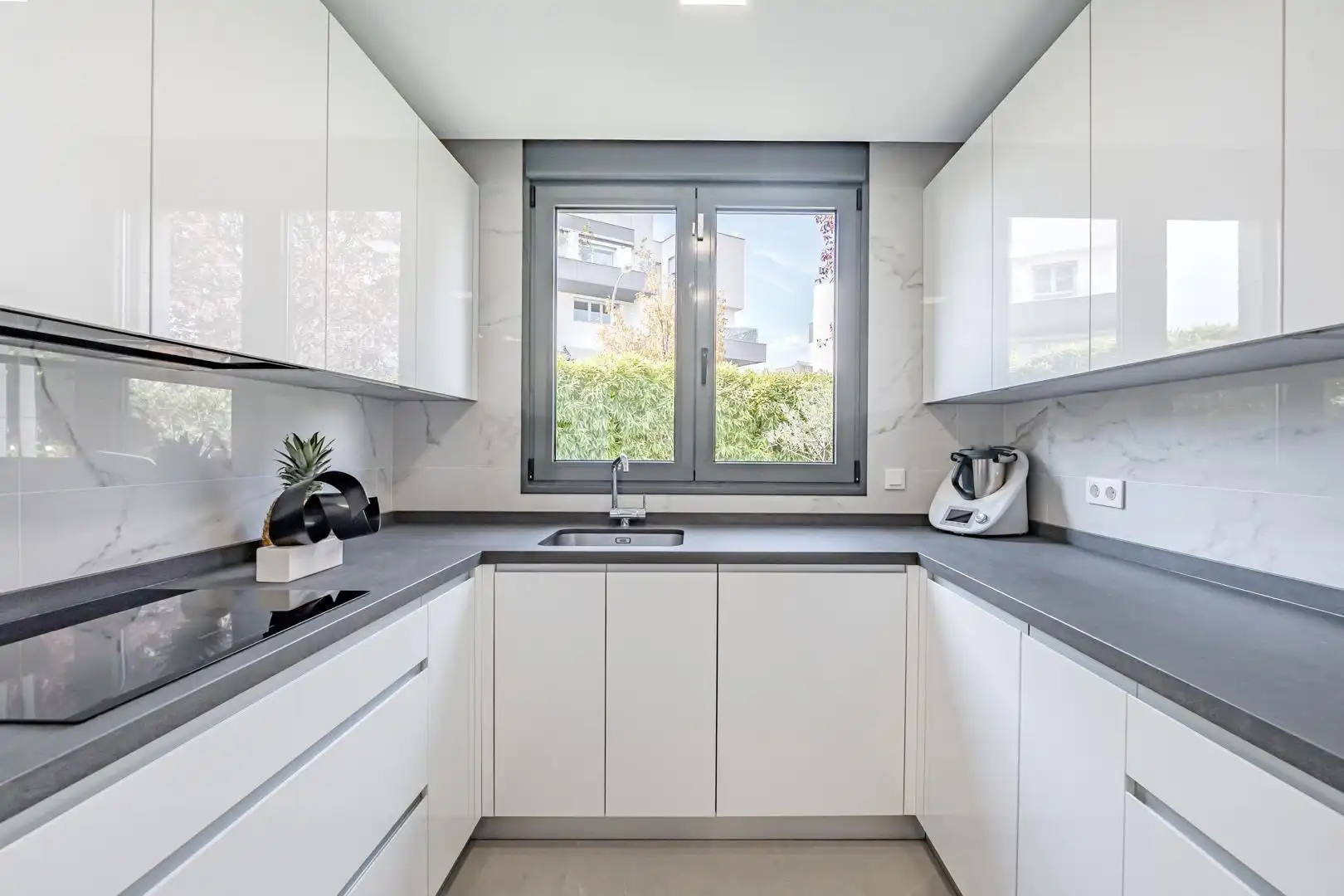 Kitchen of Ground floor for rent in Madrid  with Air Conditioner, Heating and Terrace