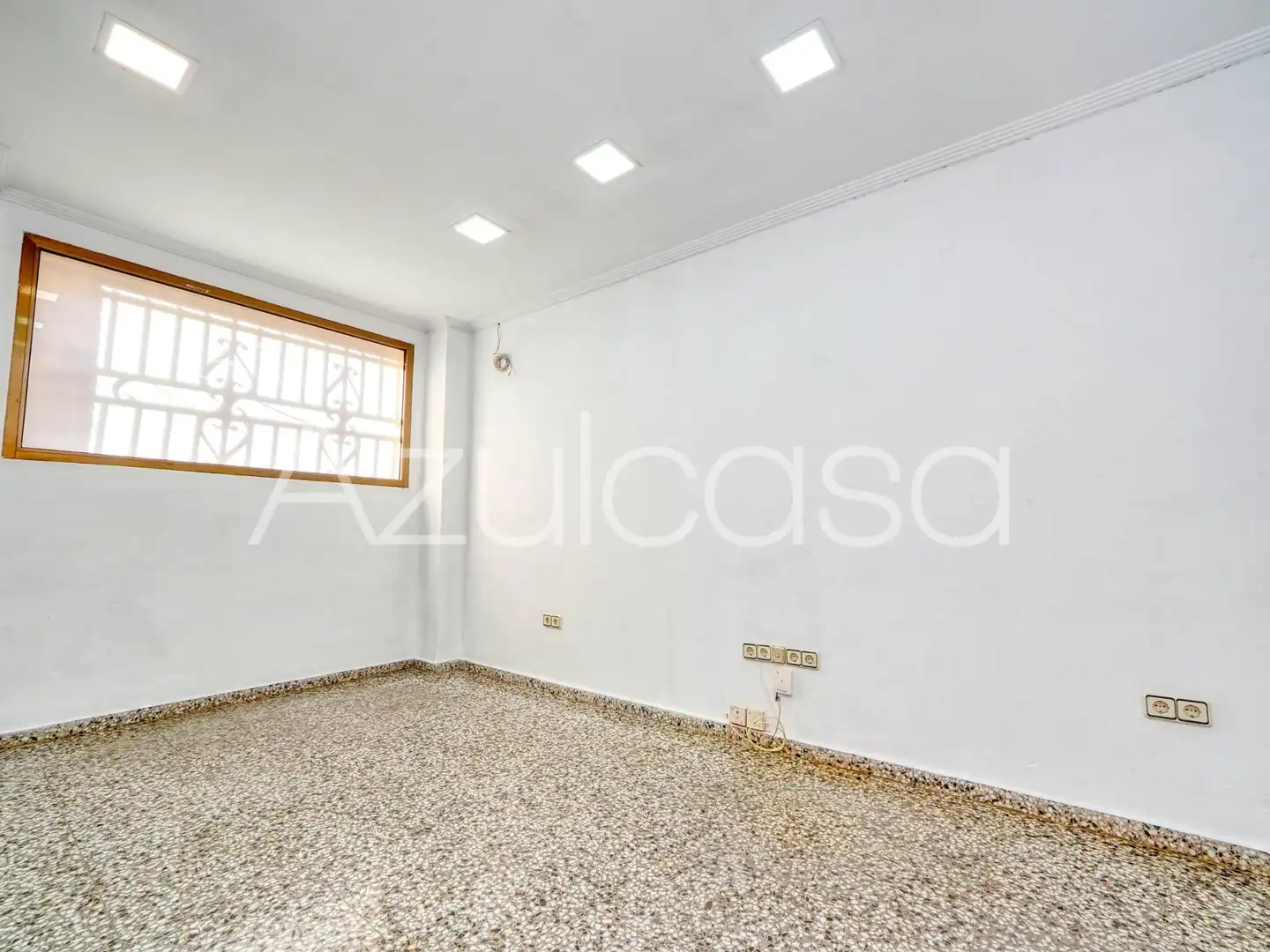 Commercial properties for sale in Alicante / Alacant  with Air Conditioner
