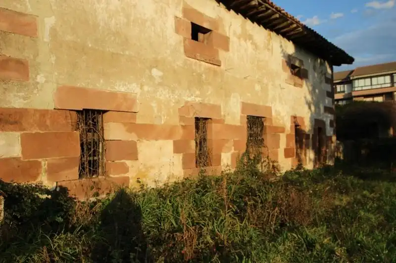 Vista exterior de Casa o xalet en venda en Cabezón de la Sal amb Jardí privat i Terrassa