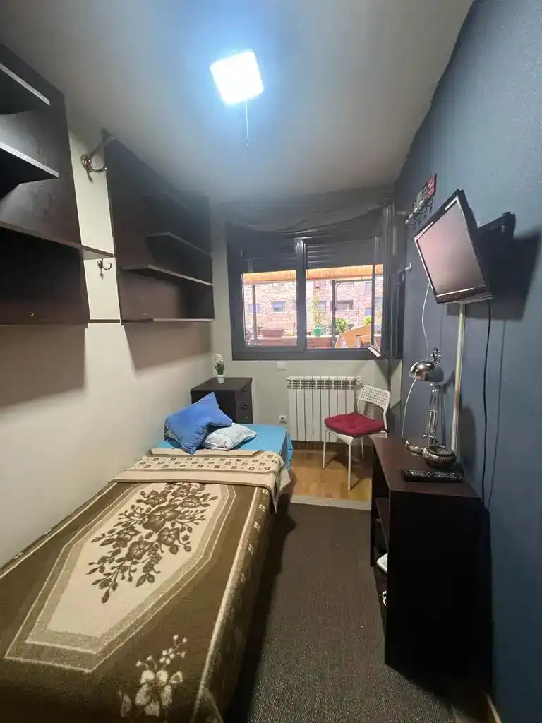 Habitación de Piso de alquiler en Alcobendas con Jardín privado, Trastero y Piscina