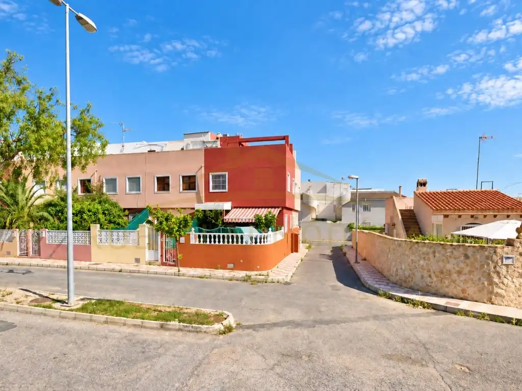 Villa à vendre à Calle Limonar 25