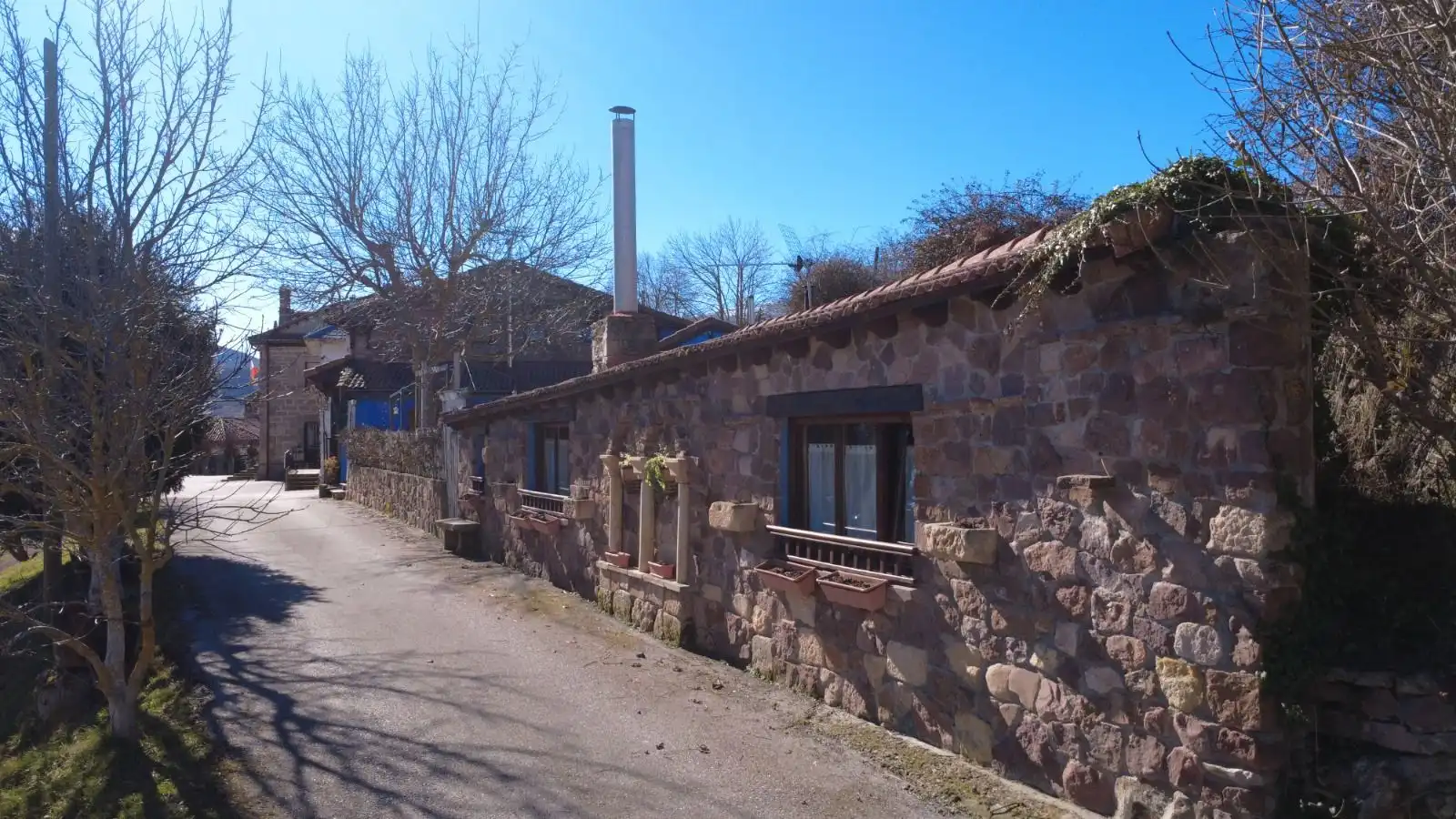 Vista exterior de Casa o chalet en venta en Hermandad de Campoo de Suso con Terraza, Piscina y Amueblado