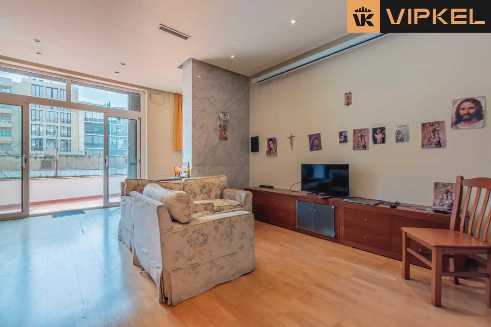 Sala d'estar de Pis en venda en Barcelona amb Aire condicionat, Calefacció i Parquet