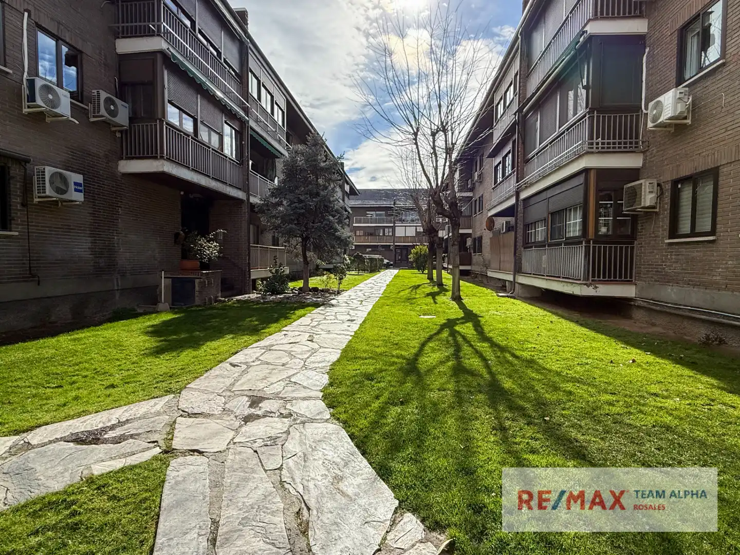 Vista exterior de Piso en venta en Paracuellos de Jarama con Aire acondicionado, Calefacción y Jardín privado