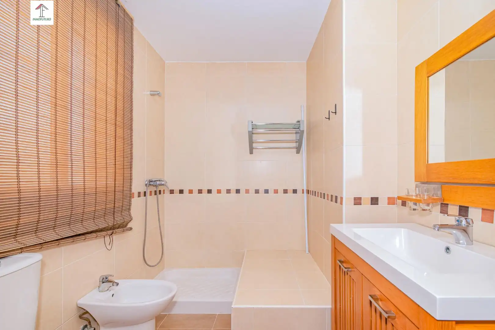 Casa aparellada amb terrassa en venda a Avenida LUIS JAVIER 2, imagen 29