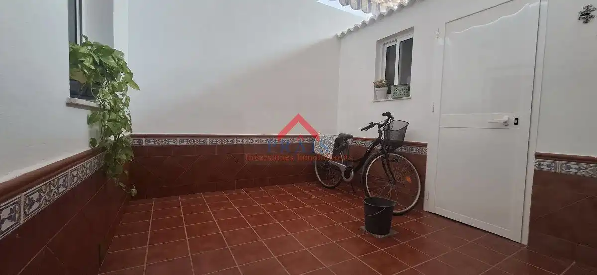 Vista exterior de Casa adosada en venta en Utrera con Aire acondicionado y Trastero