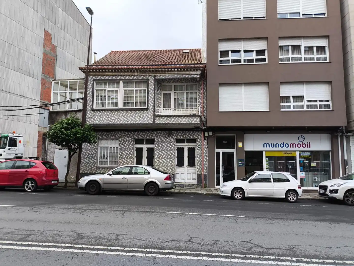 Vista exterior de Casa o xalet en venda en Carballo amb Jardí privat i Terrassa