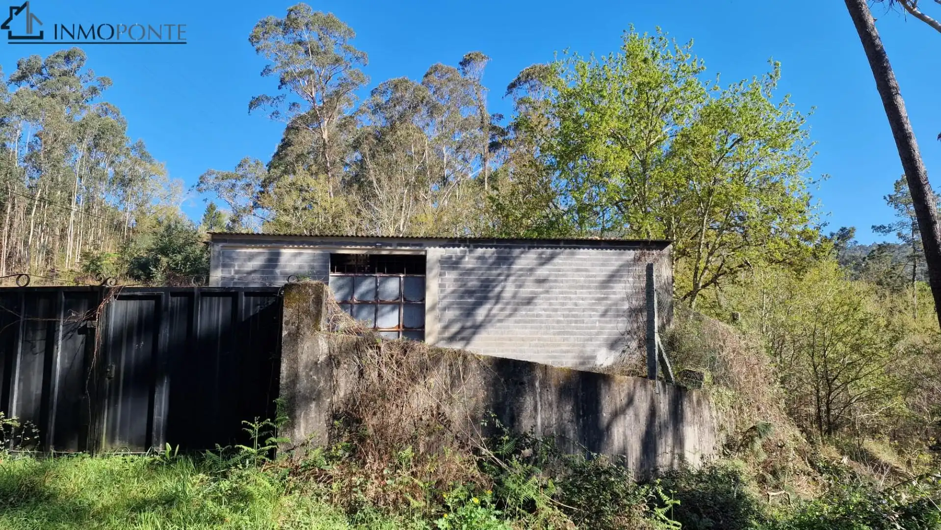 Vista exterior de Nave industrial en venta en Pontevedra Capital 