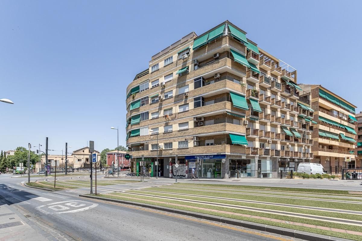 Vista exterior de Pis en venda en  Granada Capital amb Calefacció
