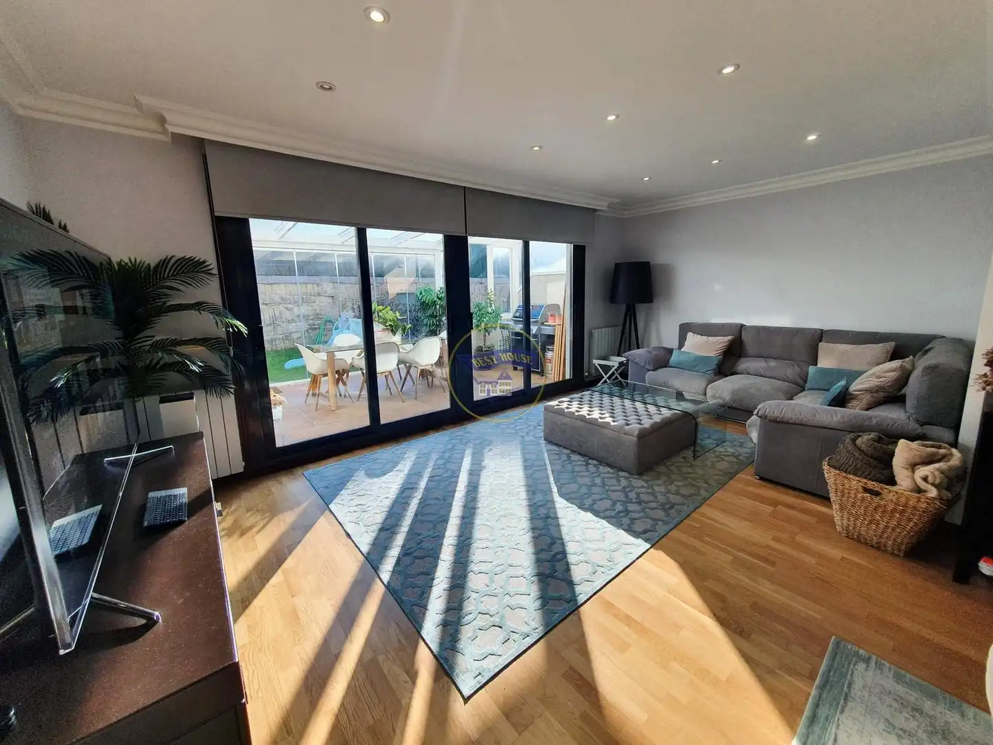 Sala de estar de Casa adosada en venta en Vigo  con Calefacción, Jardín privado y Parquet